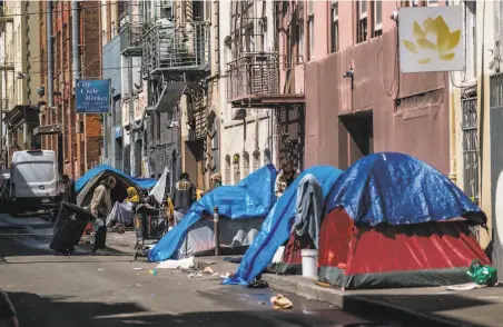  ?? Nick Otto / Special to The Chronicle ?? A row of homeless people’s tents line an alley in the Tenderloin in San Francisco. The most vulnerable will be brought inside.