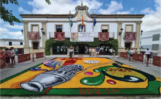  ??  ?? Ubicación8 La Alfombra Mundial en el Parque de España en San Vicente de Alcántara frente al ayuntamien­to.