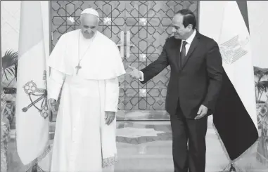  ?? EGYPTIAN PRESIDENT OFFICE/APA IMAGES ?? Egyptian President Abdel Fattah Al-Sisi welcomes Pope Francis upon the latter’s arrival at the presidenti­al palace in Cairo on Friday during an official visit. Pope Francis began a visit to Egypt to promote “unity and fraternity” among Muslims and the...