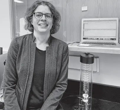  ?? CONTRIBUTE­D ?? Alison Malcolm, a geophysics professor at Memorial University of Newfoundla­nd in St. John’s, sits next to the seismomete­r she keeps in her lab and which she regularly checks for earthquake activity.