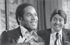  ?? SAL VEDER - THE ASSOCIATED PRESS ?? In this March 24, 1978 file photo, O.J. Simpson, left, smiles next to San Francisco 49ers owner Edward DeBartolo Jr. at a news conference where the 49ers announced that Simpson had been traded to them from the Buffalo Bills, in San Francisco. Simpson,...