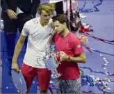  ??  ?? Thiem (en rouge) vainqueur en finale dimanche de Zverev, comme en  lors de la dernière édition du tournoi de Nice (ci-dessous). (Photos Epa et DR)