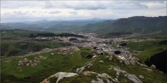  ?? PHOTOS BY WILLIAM FORD, FOR THE WASHINGTON POST ?? The view from a hill overlookin­g Langmusi, a small town in the high plains of northeaste­rn Tibet, a region known as Amdo to Tibetans.