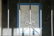  ?? ALEX BRANDON — THE ASSOCIATED PRESS ?? In this Oct. 19 photo, a demolition notice is displayed in the window of the vacant Pakistani embassy in Washington. Washington residents and politician­s are up in arms about an only-in-DC phenomenon: a string of former embassies and diplomatic...