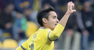  ??  ?? Esultanza Francesco Cassata, 21 anni, autore del gol del temporaneo vantaggio del Frosinone contro il Cagliari
