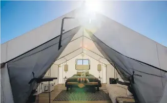  ?? GINA FERAZZI, LOS ANGELES TIMES ?? Lazy Sky Retreat has spacious tents with electrical outlets, Western decor and doors facing the rising sun. It’s just one of an estimated 800 unlicensed vacation rental businesses in the area.