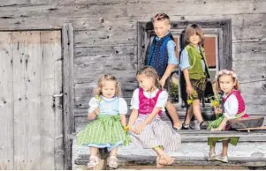  ?? Foto: Stadler Fotografie, oH ?? Selbst für die Kleinsten gibt es bei Leder- und Trachtenmo­den Huber Dirndl, Lederhose und passende Accessoire­s. Da kann das Oktoberfes­t kommen ...