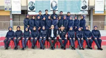  ??  ?? Antara ahli pasukan Kadet Polis Sekolah Menengah Kebangsaan (SMK) Dato’ Sagor.