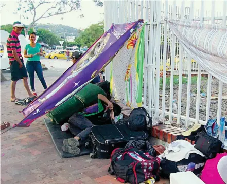  ??  ?? Aun con la ayuda del Estado colombiano, muchos venezolano­s no hallan condicione­s dignas de vida.