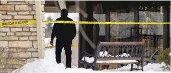  ?? PAT NABONG/SUN-TIMES ?? A man was shot and killed Saturday at the Indian Lakes Hotel in Bloomingda­le.