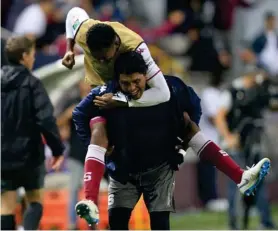  ?? RAFAEL PACHECO GRANADOS ?? La locura se desató en la Cueva.