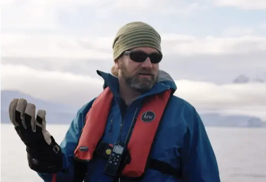  ??  ?? Ecologist Ari Friedlaend­er (above), scientists using drones (middle) and acoustics expert Brandon Southall
(right) are studying whales to better understand global ocean health.