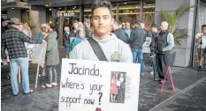  ?? Picture / Michael Craig ?? Dominic Elliott was one of the supporters of charter schools at a rally in Auckland yesterday.