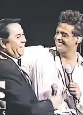  ??  ?? ► Con Luis Miguel en un show en los 90.