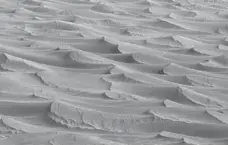  ?? NASA ?? Sand dunes on the surface of Mars, photograph­ed by the Curiosity rover.