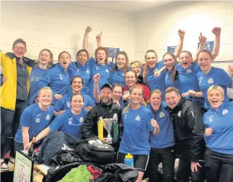  ??  ?? Loughborou­gh Foxes Reserves celebrate their County Cup success.