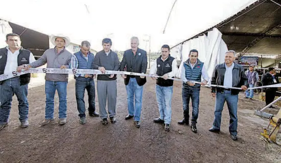  ??  ?? de la Unión Ganadera, Alejandro Ugalde Tinoco, reafirmó apoyo para los productore­s de ganado Suizo.