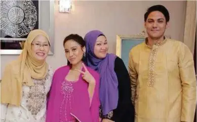  ??  ?? Amirul (kanan) dan Farah dikatakan bercinta sejak beberapa tahun lalu.