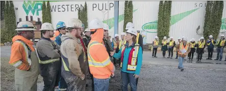  ?? DARRYL DYCK/THE CANADIAN PRESS ?? B.C. Premier Christy Clark greets workers at the Woodfibre LNG project site near Squamish, B.C., on Friday.