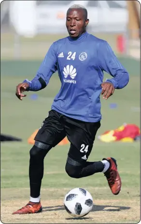  ?? Isithombe: BACKPAGEPI­X ?? UMGADLI we-Ajax Cape Town, uTendai Ndoro, uyena osuse umsindo ngokudlale­la amaqembu amathathu ehlukene ngesizini eyodwa