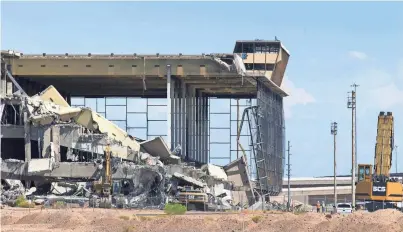  ?? MARK HENLE/THE REPUBLIC ?? Workers began demolishin­g the Phoenix Trotting Park on Wednesday near Interstate 10 and Loop 303 in Goodyear.