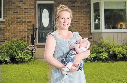  ?? JULIE JOCSAK TORSTAR ?? Tina Poos with her five-week-old daughter Charlotte, who was born at St. Catharines hospital under unusual conditions.