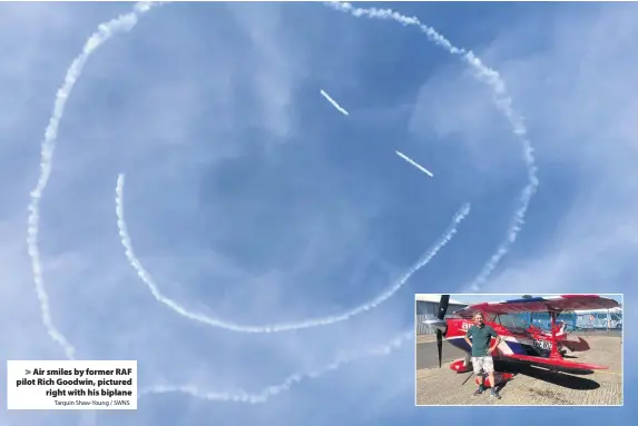  ?? Tarquin Shaw-Young / SWNS ?? Air smiles by former RAF pilot Rich Goodwin, pictured
right with his biplane