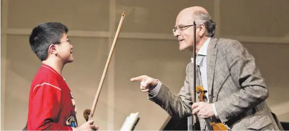  ?? FOTO: CF ?? Ausgewählt­e junge Meister präsentier­en unter der Leitung von Professor Krzysztof Wegrzyn große Werke der Violinlite­ratur.