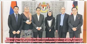  ??  ?? USAHA: Fatimah (tiga kanan) dan Wan Junaidi (dua kanan) mengunjung­i Kedutaan Malaysia di Phnom Penh bagi perbincang­an mengenai tahanan Malaysia di Kemboja.