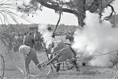  ?? Arkansas Department of Parks and Tourism ?? ■ A battle reenactmen­t takes place at Old Washington State Park.
