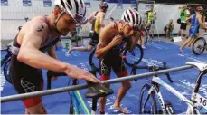  ?? FOTO: MENGENS TRIATHLETE­N ?? Die nächste Generation startete mit Mengens Triathlete­n in der Bundesliga: Uli Hagmann (links) und Max Fetzer (re.).