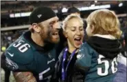  ?? PATRICK SEMANSKY — THE ASSOCIATED PRESS ?? Philadelph­ia Eagles’ Chris Long celebrates with his family after the NFL football NFC championsh­ip game against the Minnesota Vikings Sunday, Jan. 21, 2018, in Philadelph­ia.