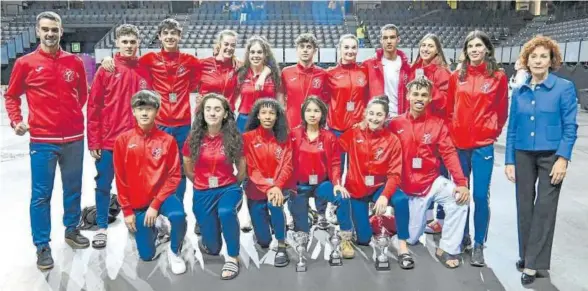  ?? Foto: FNT ?? Los medallista­s navarros, posando con sus medallas.