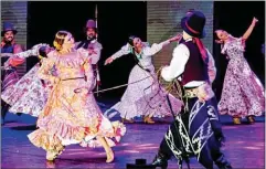  ??  ?? PATRIMONIO DE LA HUMANIDAD. El Ministerio de Cultura aportó a la fiesta del chamamé la presencia del Ballet Folklórico.