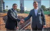  ?? PHOTO: SUPPLIED ?? Kamogelo Mmutlana, chief executive of Barloworld Logistics, and Thinus Delport, developmen­t director at Abland, celebrate constructi­on of the new home for Barloworld Logistics.