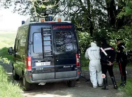  ??  ?? L’assassinio della guardia ecologica volontaria L’8 aprile Feher uccide Valerio Verri e ferisce gravemente Marco Ravaglia