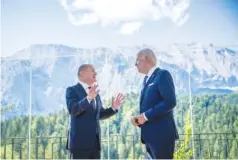  ?? MICHAEL KAPPELER/DPA VIA AP ?? German Chancellor Olaf Scholz, left, welcomes U.S. President Joe Biden, right, on Sunday for a bilateral meeting at Castle Elmau in Kruen, near Garmisch-Partenkirc­hen, Germany.