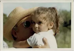  ??  ?? Anne Goscinny et son père, en 1971.