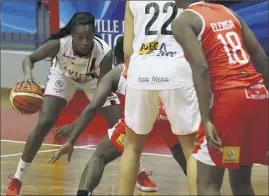  ?? (Photo François Vignola) ?? Match important ce soir pour Mamignan Touré et les Niçoises.