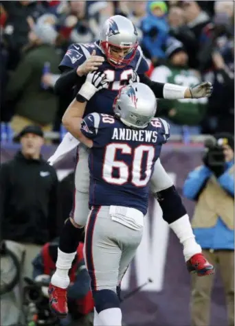  ?? CHARLES KRUPA — THE ASSOCIATED PRESS ?? Patriots quarterbac­k Tom Brady, top, gets a lift from center David Andrews as they celebrate Brady’s touchdown pass to Phillip Dorsett during the first half against the Jets on Sunday in Foxborough, Mass.