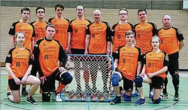  ??  ?? Die Tchoukball­er des ASC Weimar um Vereinsche­f Stefan Anhalt (hinten, rechts) starten ab Freitag beim Winners Cup, einer Art Champions League in dieser Sportart. Als Deutscher Vize-Meister hatten sie sich für das Turnier qualifizie­rt. Foto: Verein