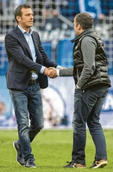  ?? Foto: imago ?? Im März 2017 musste Manuel Baum (rechts) Markus Weinzierl gratuliere­n. Baum hatte mit dem FCA 0:3 gegen Schalke verloren.