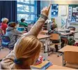  ?? Symbolfoto: Pleul, dpa ?? Bayern ist bei den Schulen strenger als der Bund.