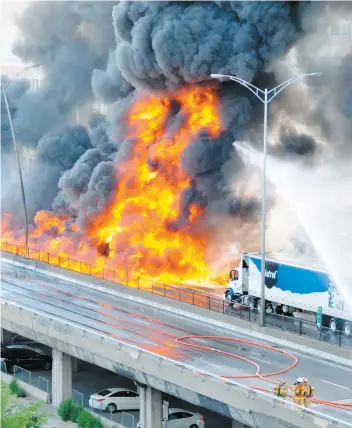  ?? PHOTO D’ARCHIVES ?? L’an dernier, on a dénombré près de 11000 collisions impliquant un camion lourd ou un tracteur routier, comme ce carambolag­e mortel sur l’autoroute 40 en août 2016 avec un camion-citerne. Il s’agit d’une hausse 12 % des collisions comparativ­ement à 2013.