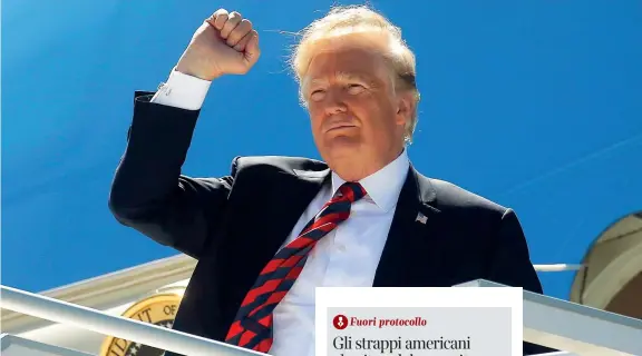  ??  ?? IL PRESIDENTE USA DIETRO LE QUINTE