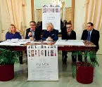  ??  ?? Album Diversi scorci del teatro Fusco restaurato. Sopra, la conferenza stampa di ieri mattina con il sindaco Melucci (a destra)