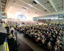  ??  ?? Soci in assemblea La base sociale ha raggiunto quota 18.000