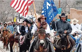  ?? ?? Marcha de los ‘Vaqueros para Trump’ en Santa Fe
