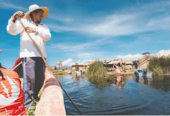  ?? ?? Upwards of 2,500 people live on 120 islands made of reeds in Lake Titicaca, Peru.