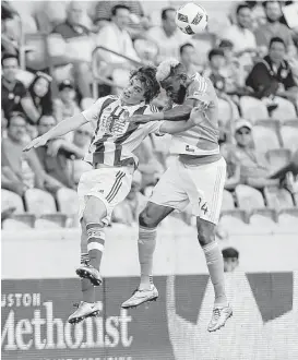  ?? Elizabeth Conley / Houston Chronicle ?? The Dynamo’s Sebastian Ibeagha, right, battles Real Sociedad Jon Bautista.